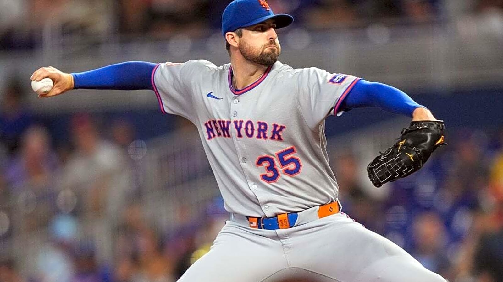 Mets blank Marlins to remain in NL wild card race