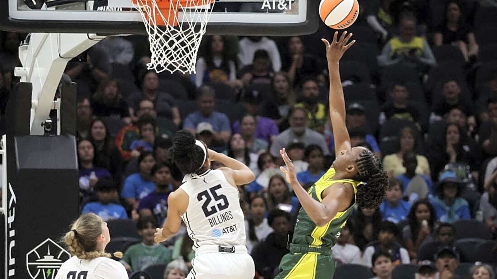 Nneka Ogwumike guides Storm past Valkyries