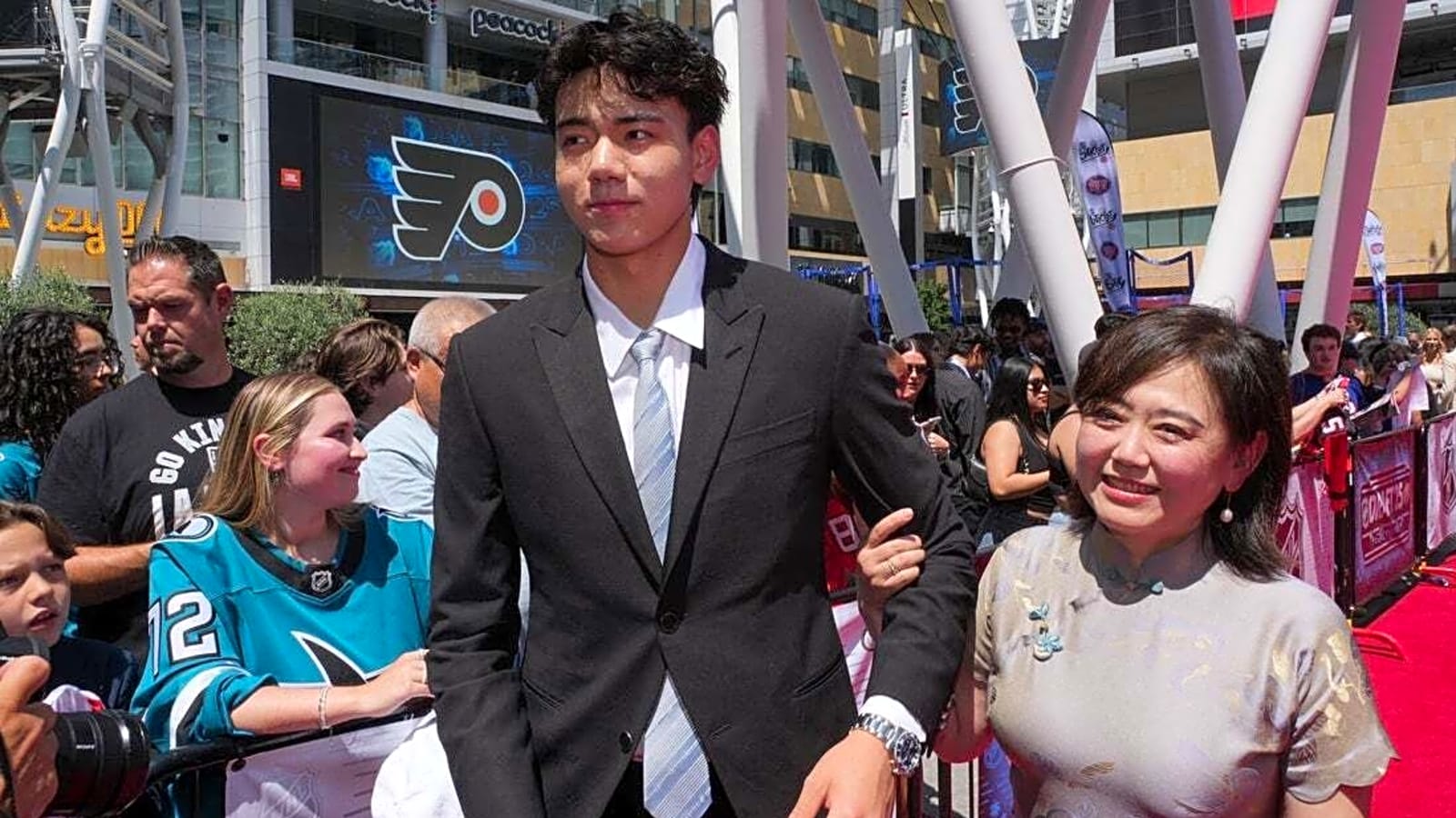 Simon Wang becomes highest drafted Chinese-born player in NHL history