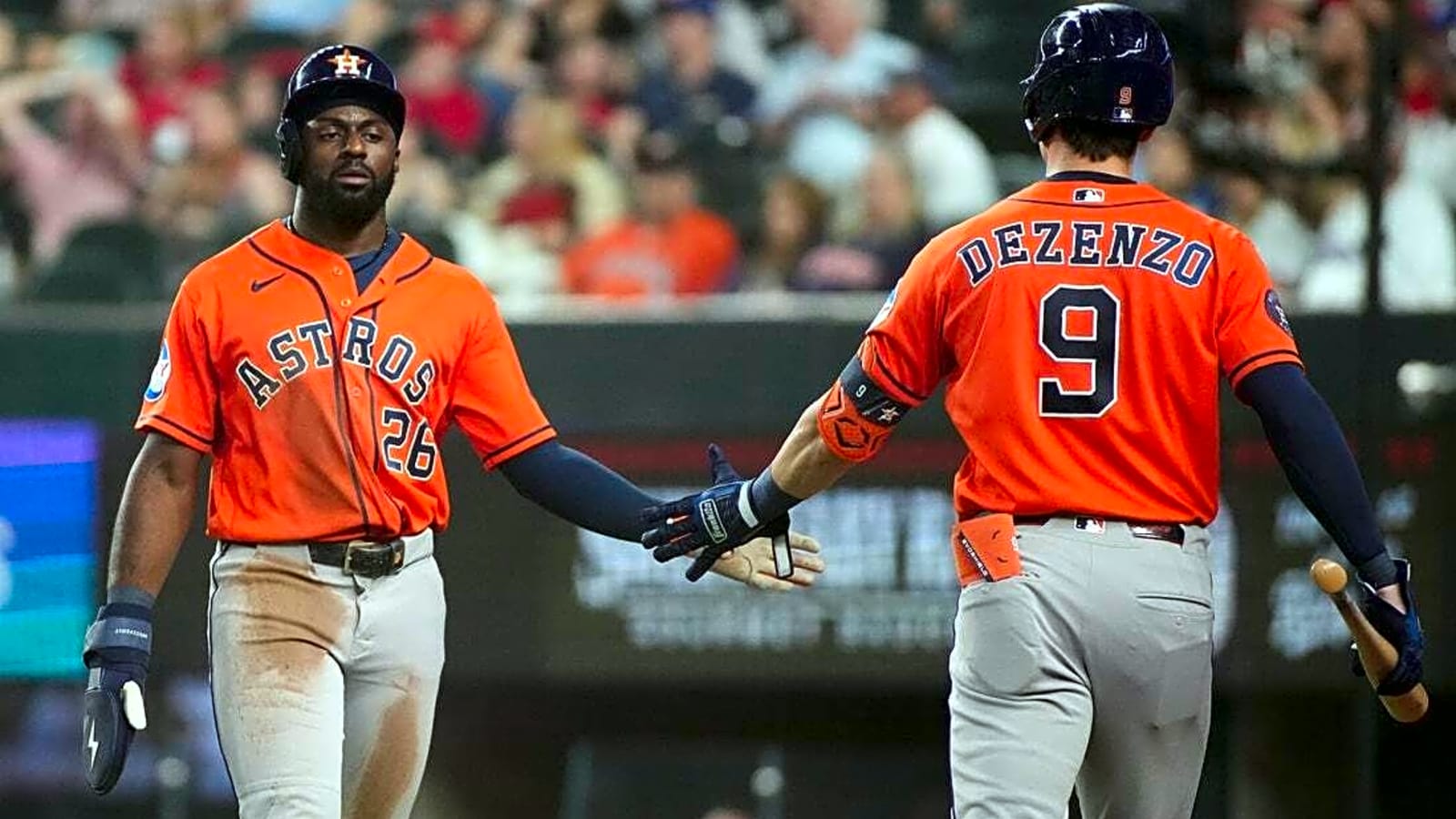 Surging Astros secure series win over Rangers