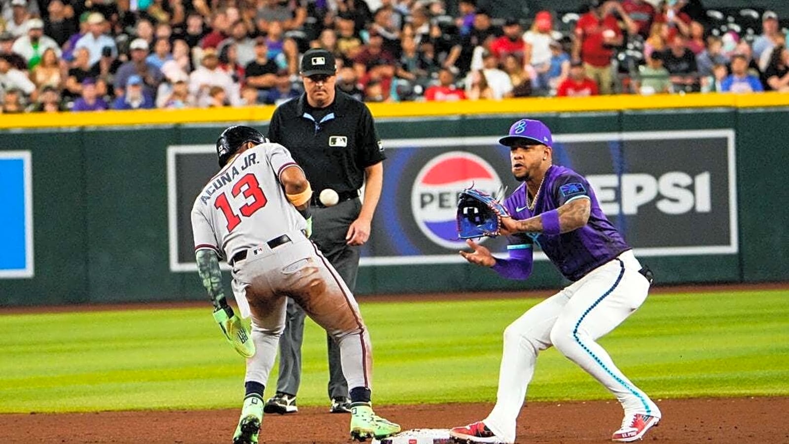Braves hit back-to-back homers in 9th, blank Diamondbacks
