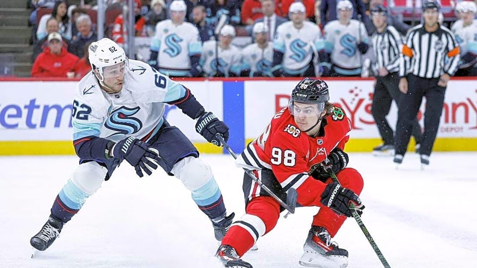 Kraken&#39;s 3-goal third period rally sinks Blackhawks