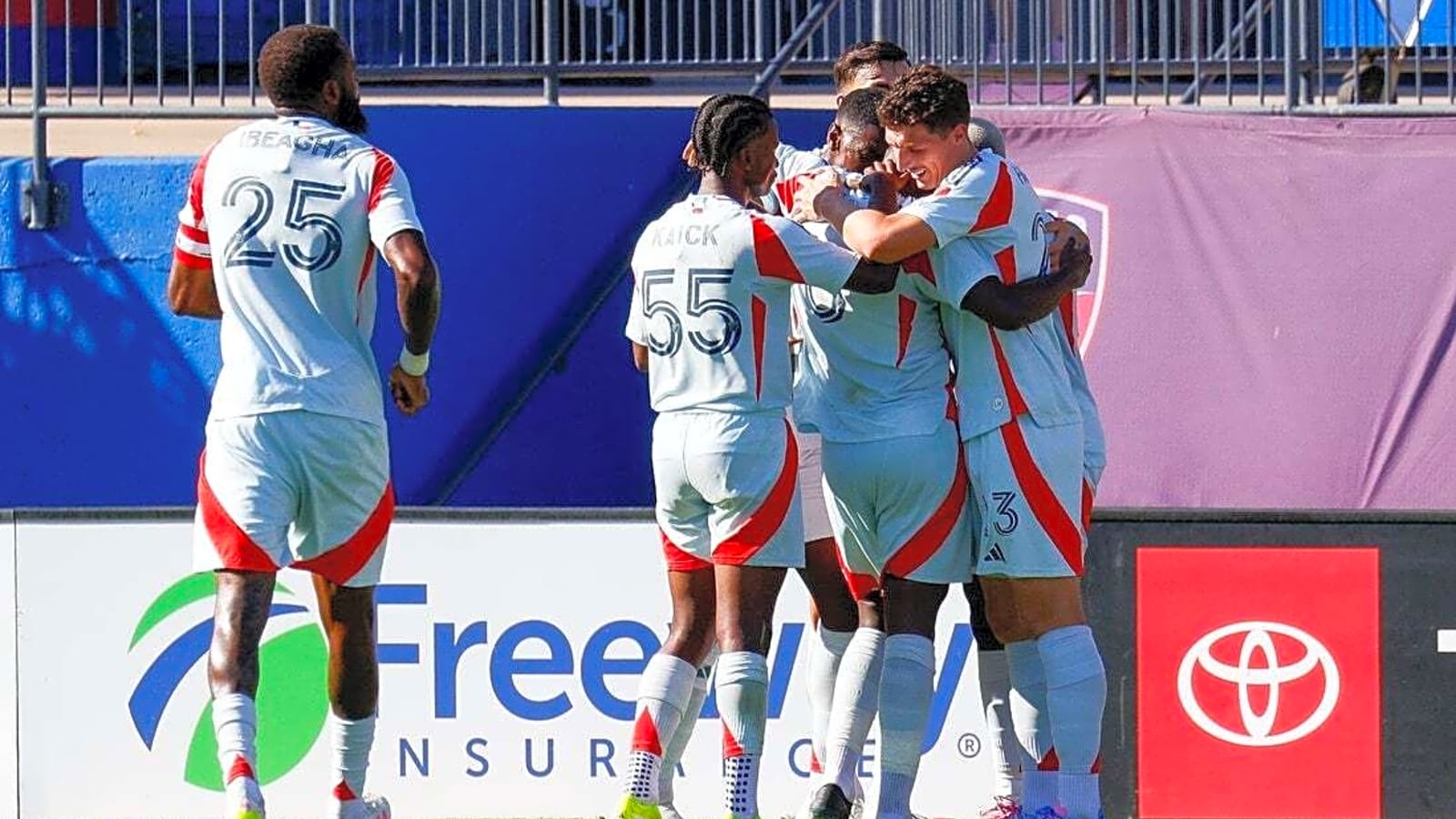 FC Dallas moves closer to playoffs with win over Galaxy