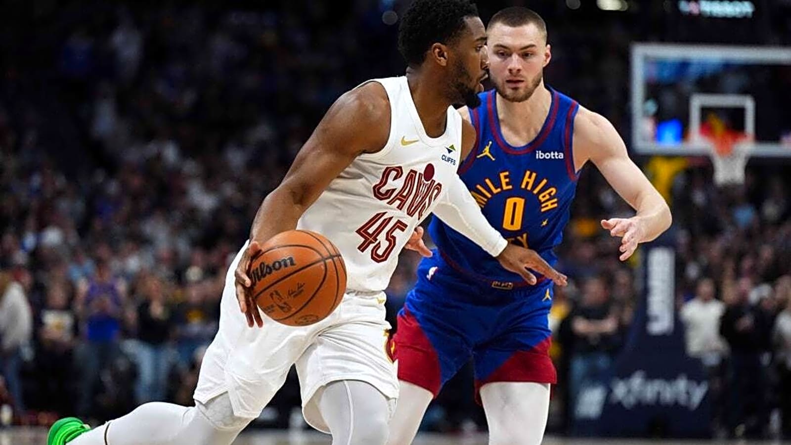Donovan Mitchell's last-second FTs lift Cavs over Nuggets