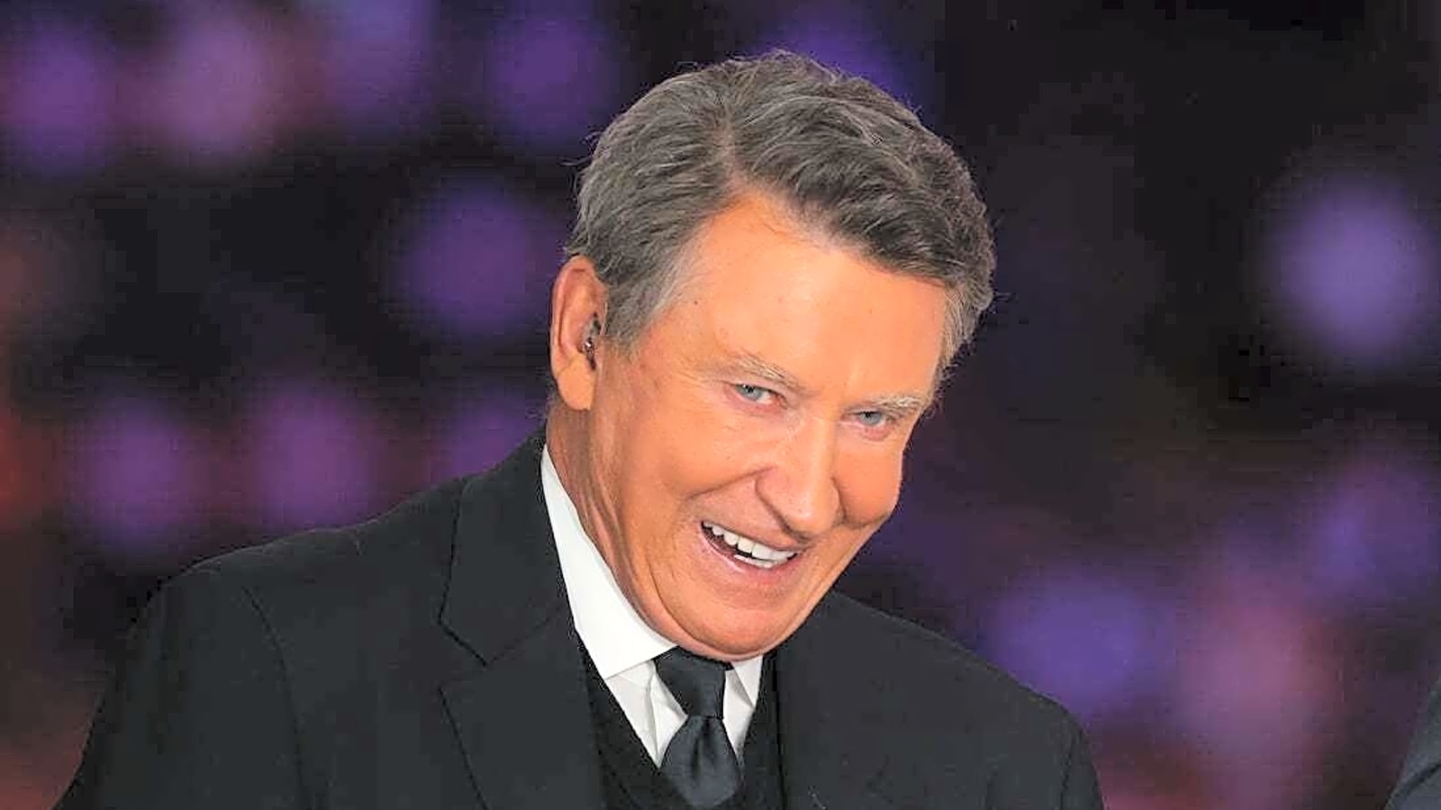 Wayne Gretzky to remain NHL analyst for Turner Sports