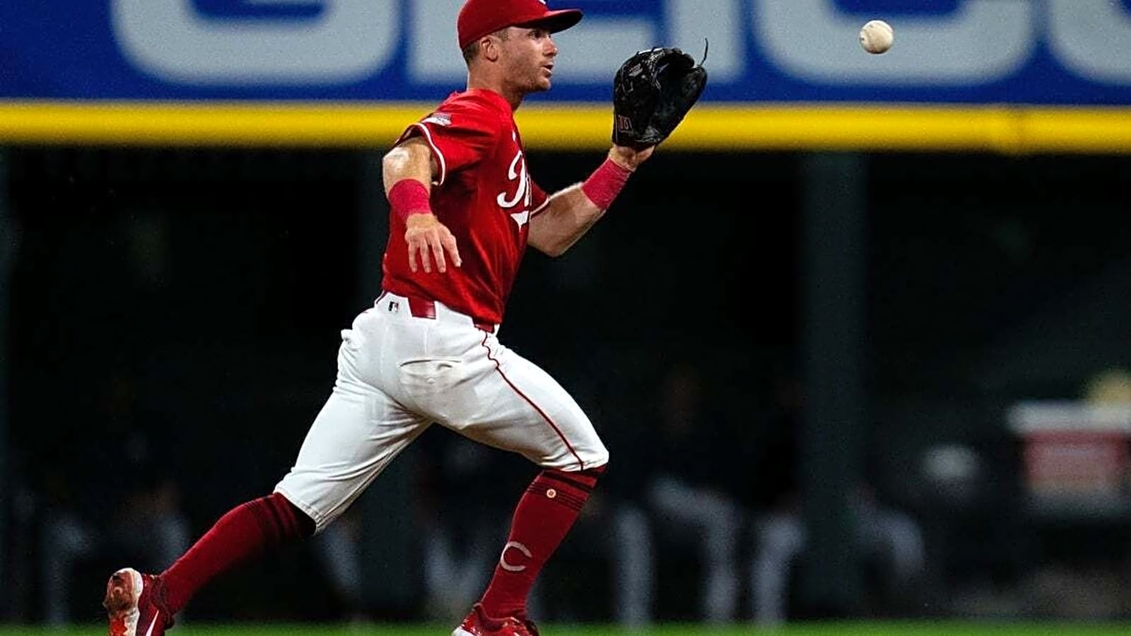Streaking Reds pursue series sweep of skidding Twins