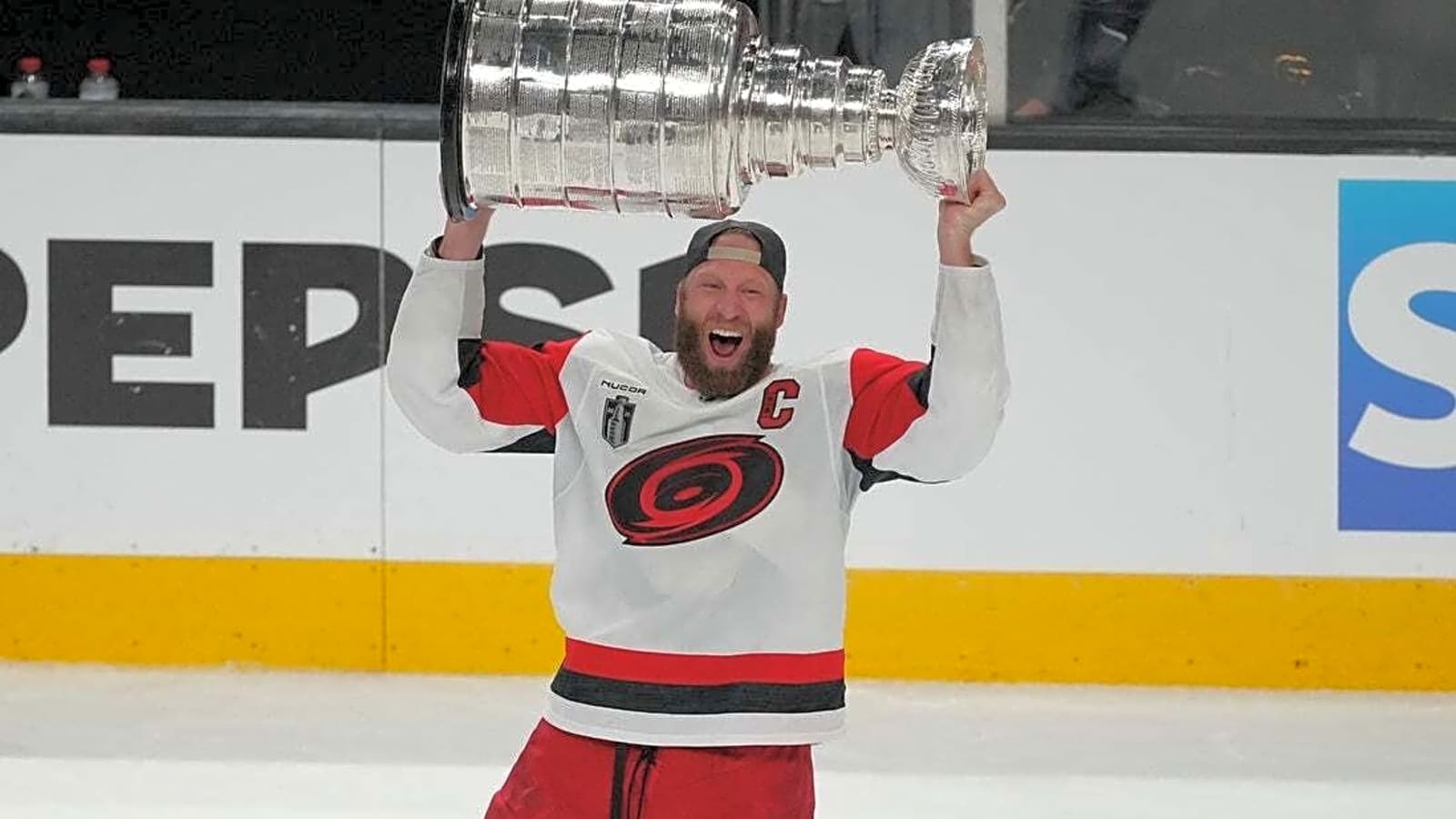 Hurricanes’ Jordan Staal wins 2026 Conn Smythe Trophy