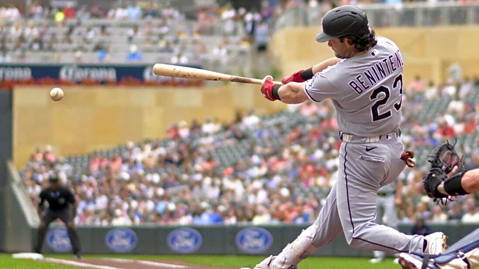 Andrew Benintendi carries White Sox past Twins