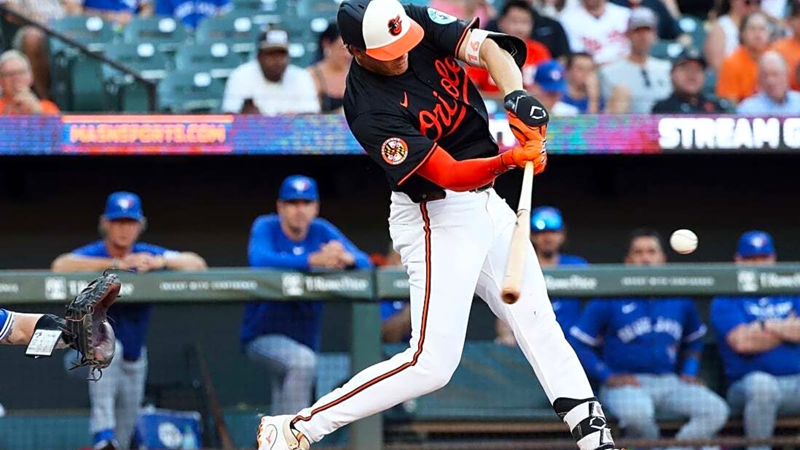 Orioles tag Blue Jays for 16 hits in series-opening win
