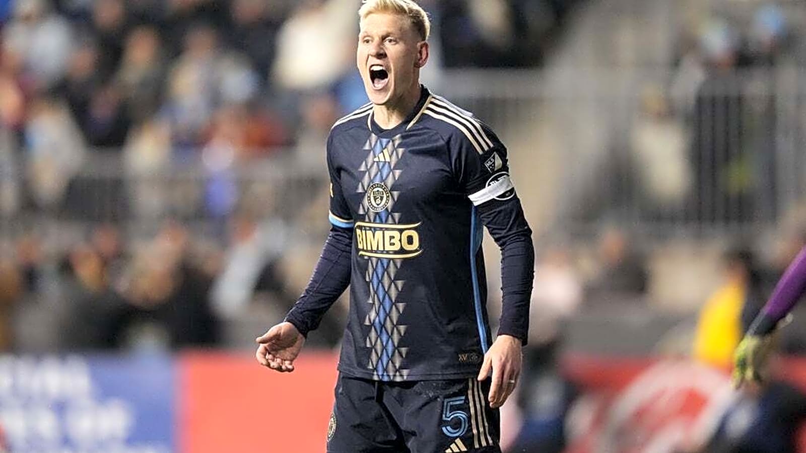 Galaxy acquire D Jakob Glesnes from Union
