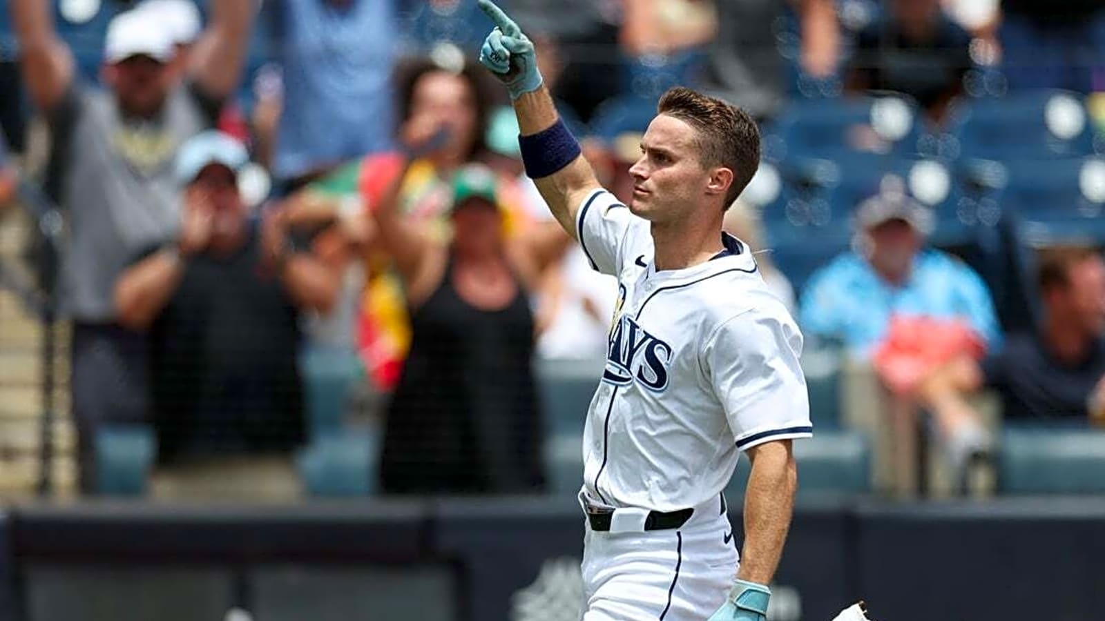 Rays plate five in sixth, survive rocky ninth to defeat A&#39;s, 6-5