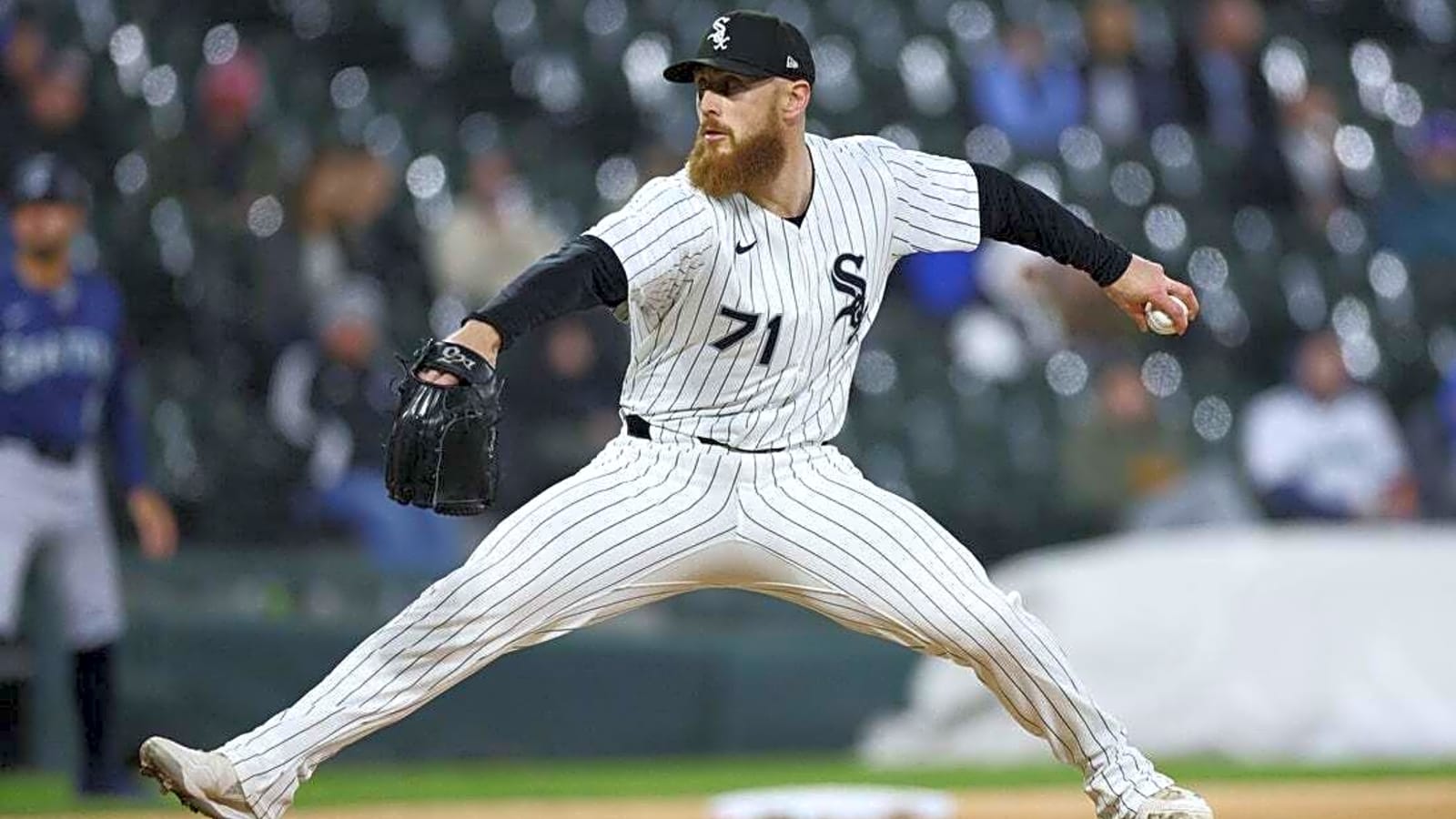 White Sox place two pitchers on 15-day injured list