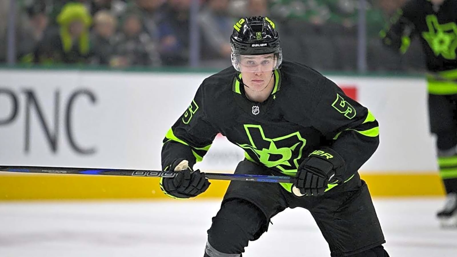 Stars sign D Nils Lundkvist to 1-year contract