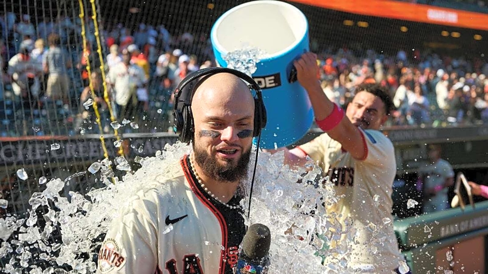 Giants fight back to beat Pirates in 12 innings
