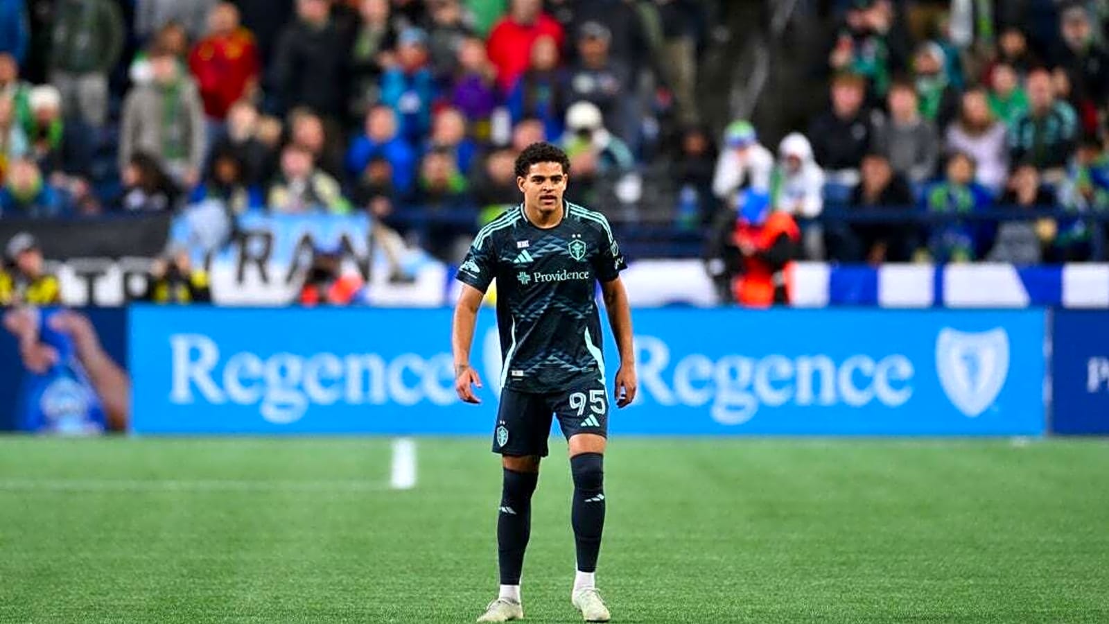 Sounders sign F Osaze De Rosario