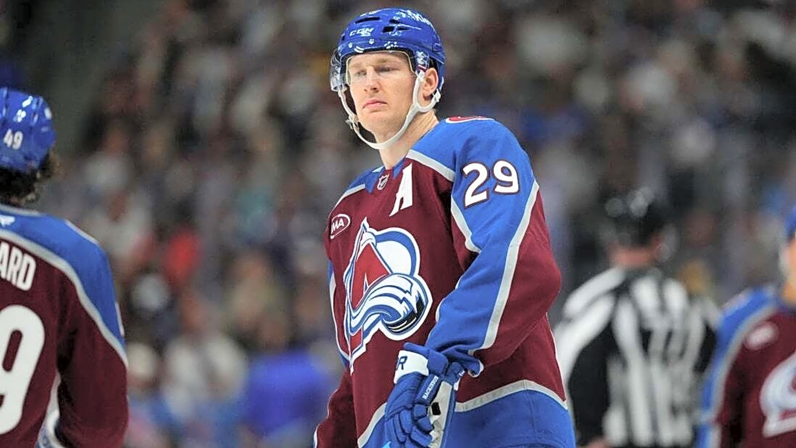 Nathan MacKinnon nets pair as Avalanche top Canucks