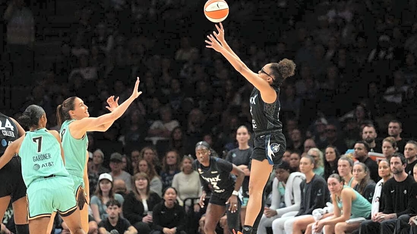 Breanna Stewart posts double-double as Liberty beat Lynx