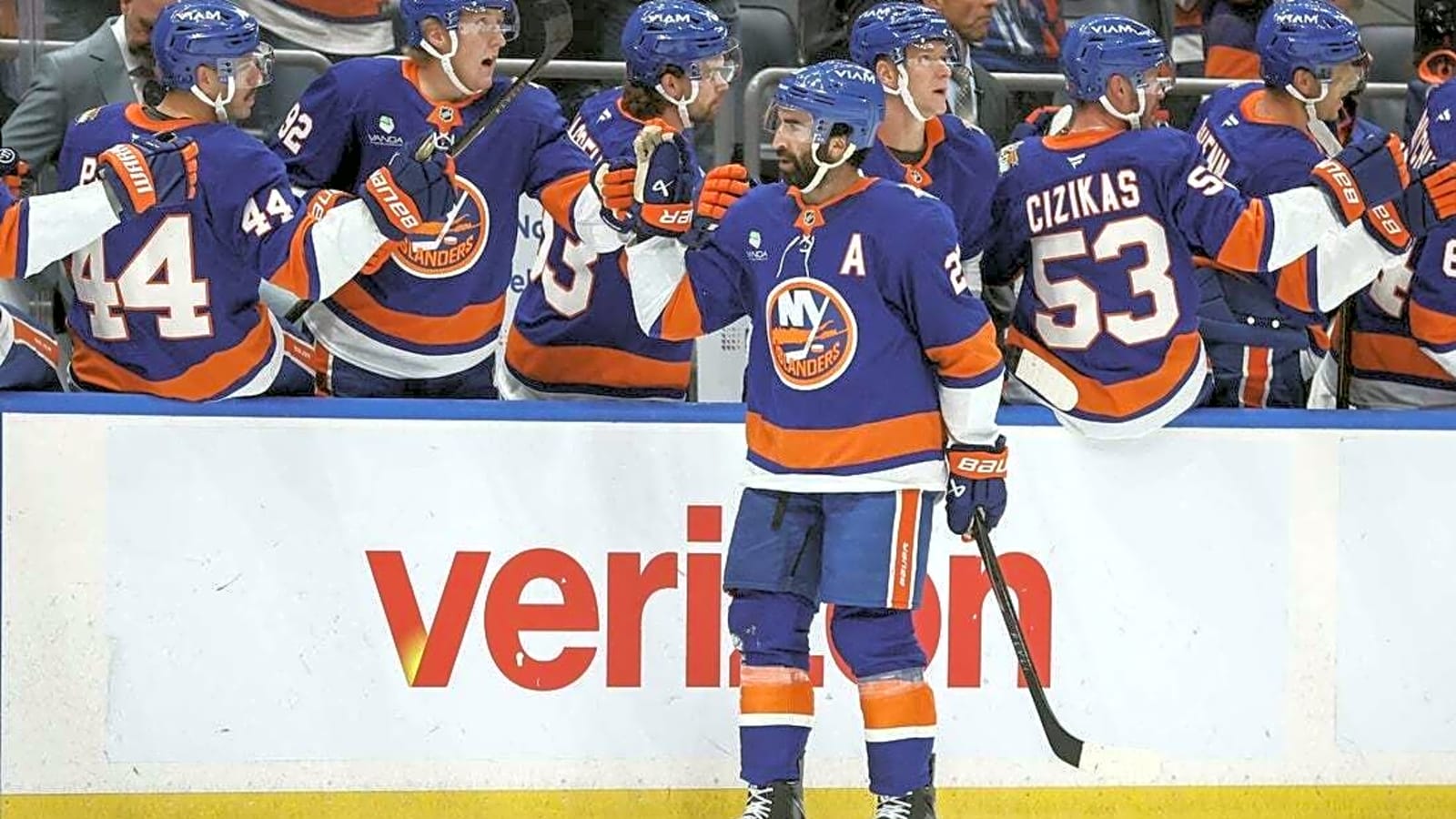 Kyle Palmieri nets pair as Islanders keep Canucks reeling