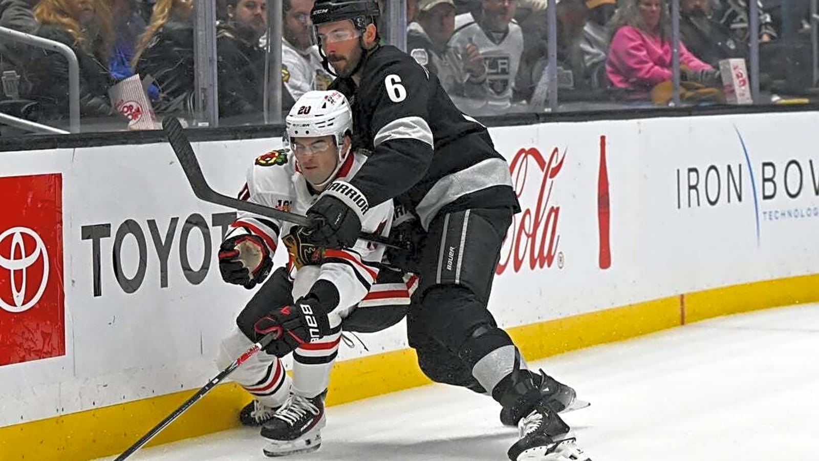 Backed by Kings&#39; 6 goals, Darcy Kuemper blanks Blackhawks