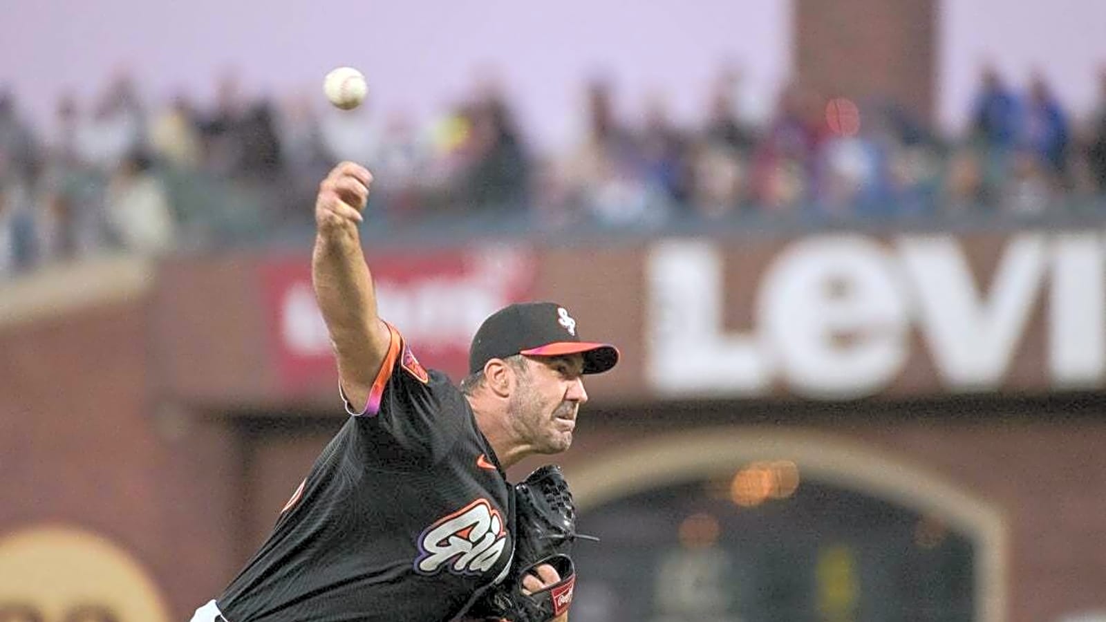 Justin Verlander gets second win as Giants put away Cubs