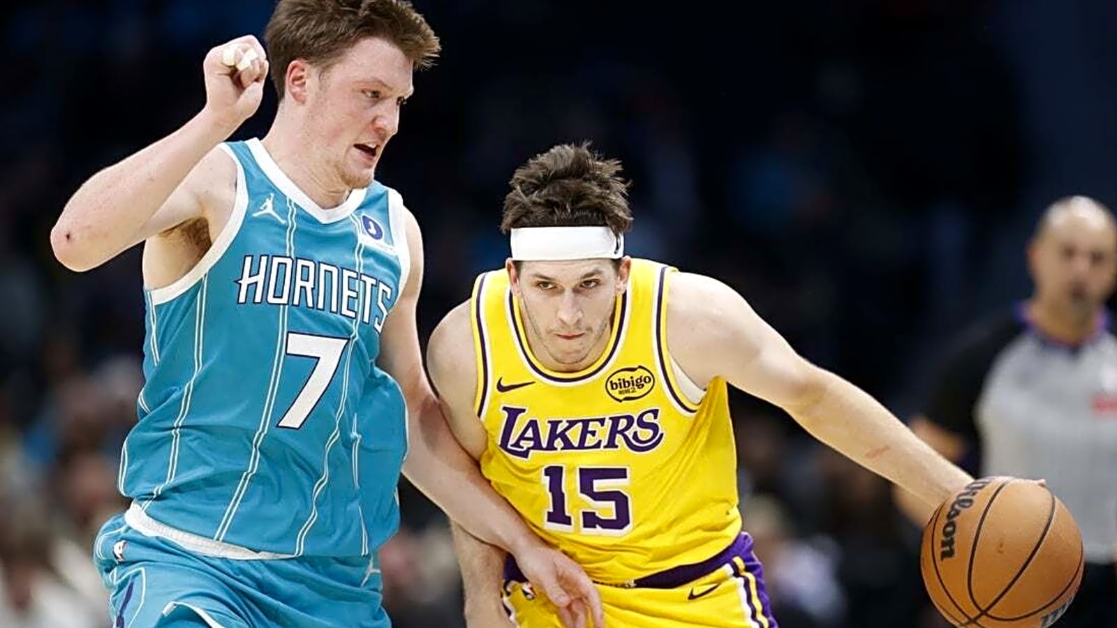 Lakers continue road success with win over Hornets