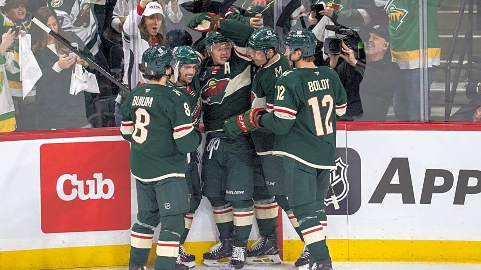 Wild take series lead with 5-2 win over Golden Knights