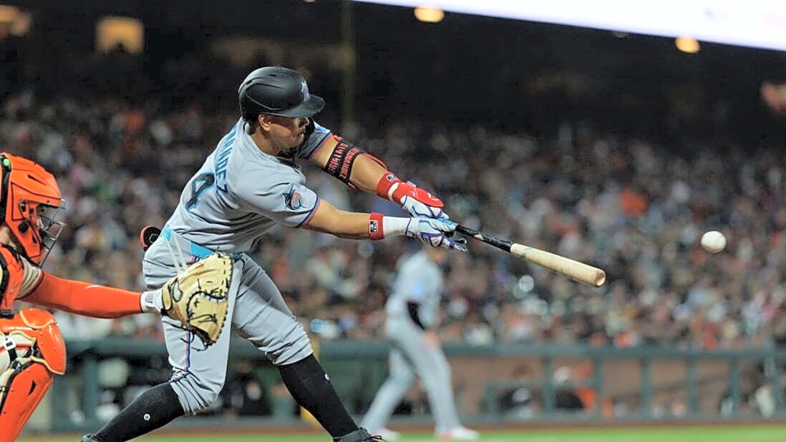 Marlins squander late lead, knock off Giants in 10