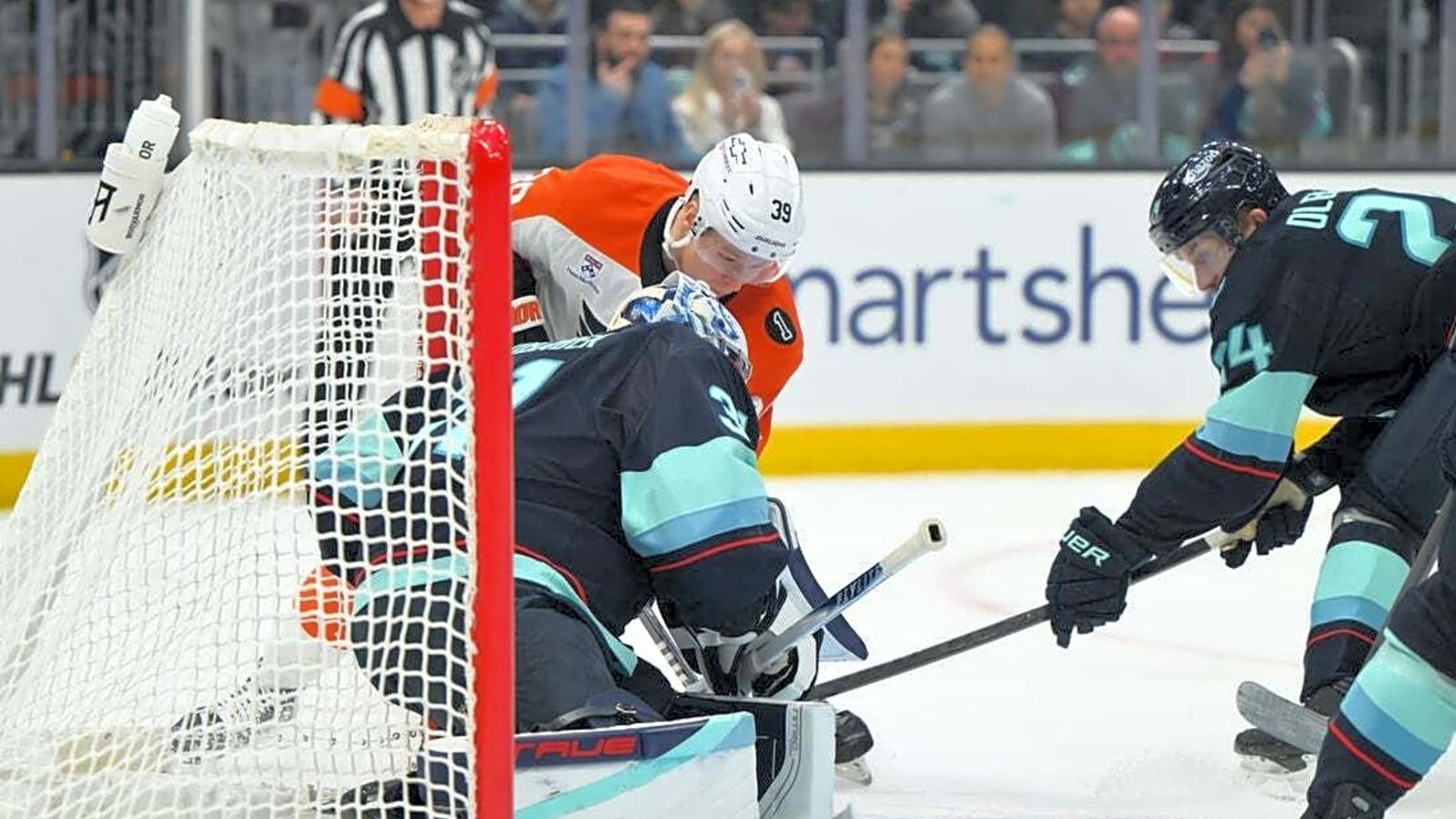 Philipp Grubauer stands tall to lift Kraken over Flyers