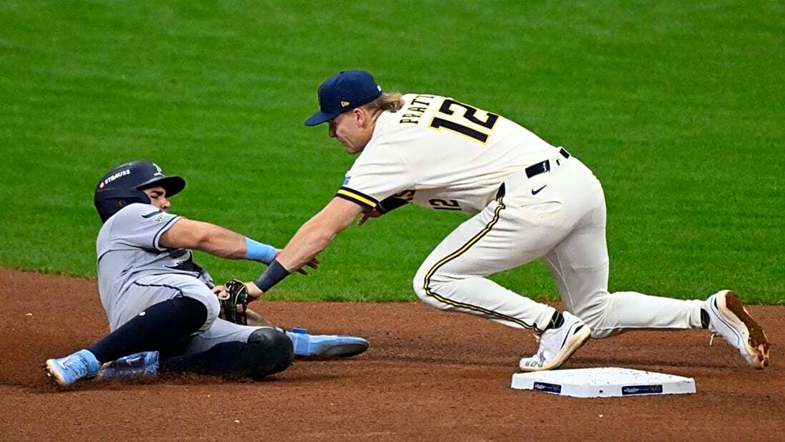 Brewers survive harrowing 9th to edge Rays in World Series opener