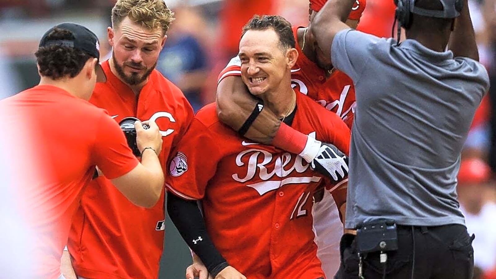 MLB roundup: Reds end Brewers&#39; franchise-record win streak