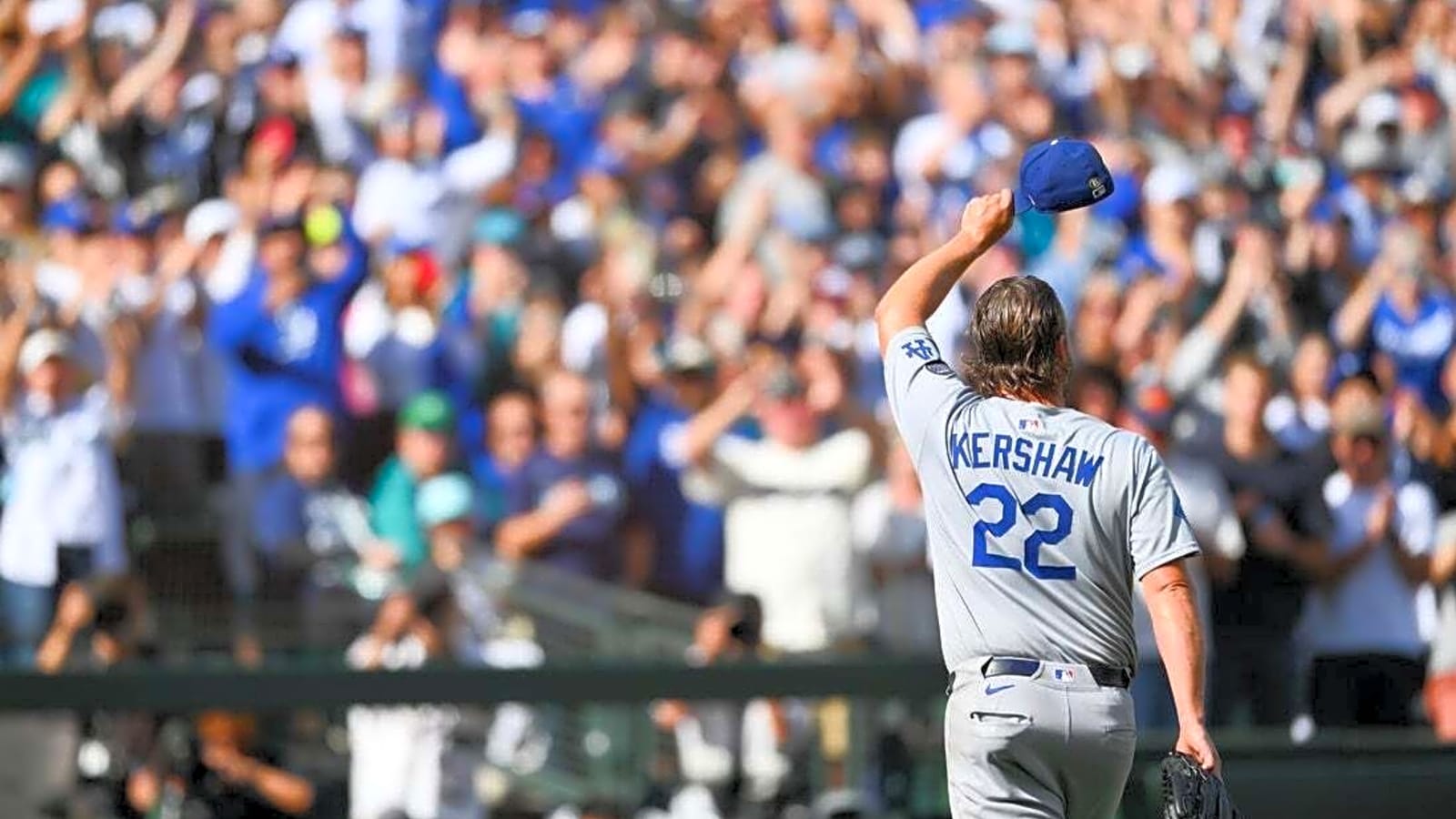 Clayton Kershaw earns road curtain call as Dodgers dispatch Mariners