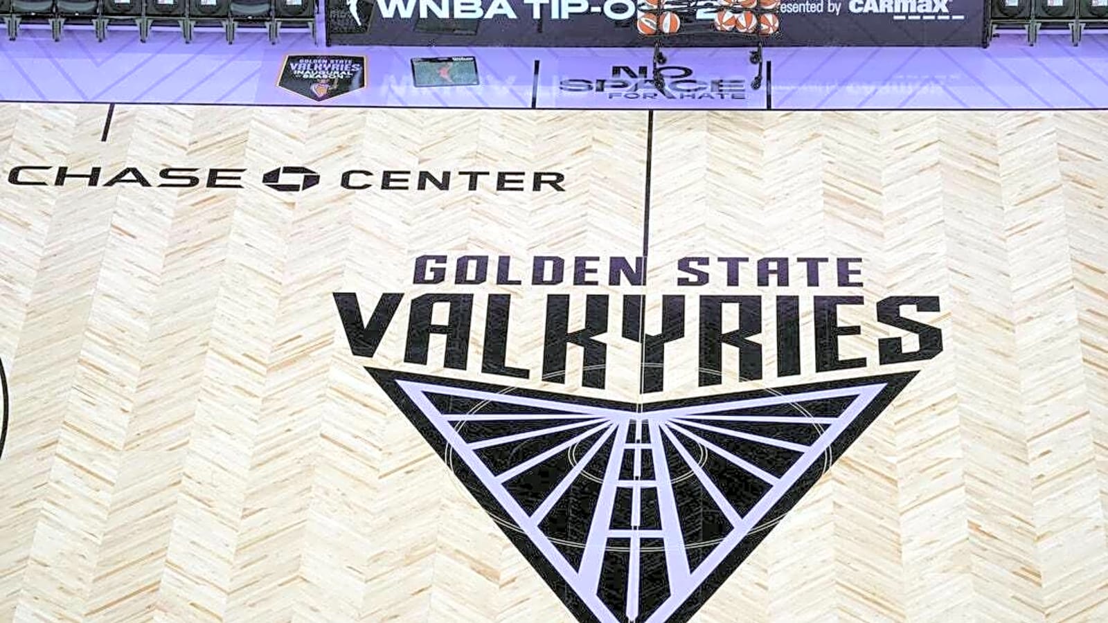 Valkyries ride Kayla Thornton&#39;s 29 points to win over Sky