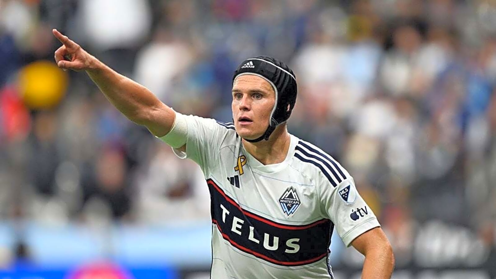 Whitecaps add D Joedrick Pupe, transfer D Bjorn Inge Utvik