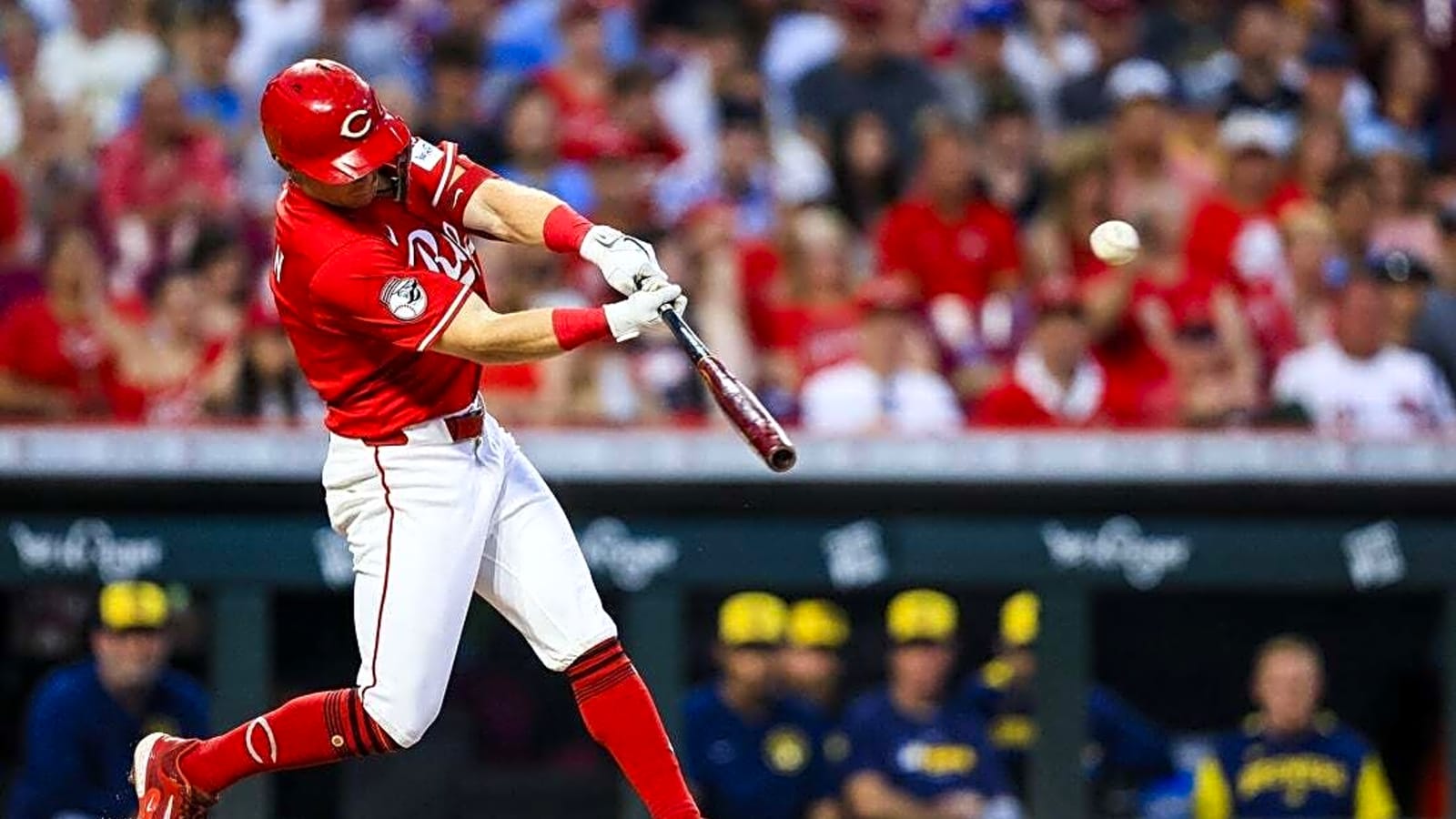Reds rely on the long ball, sweep Diamondbacks