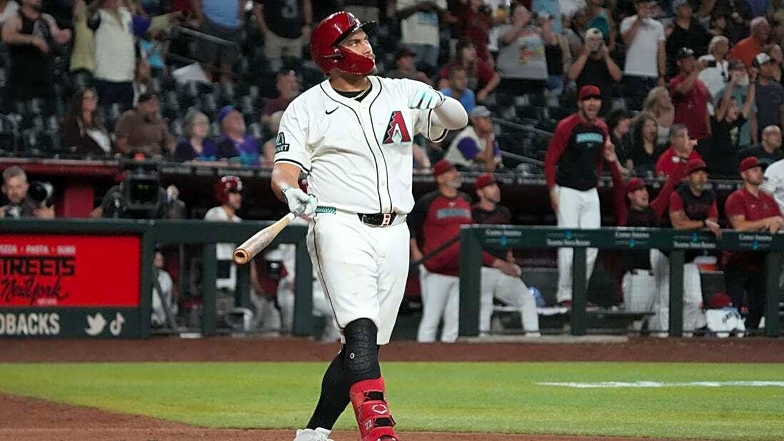 D-backs blow big lead in 9th, walk off M&#39;s with slam in 11th
