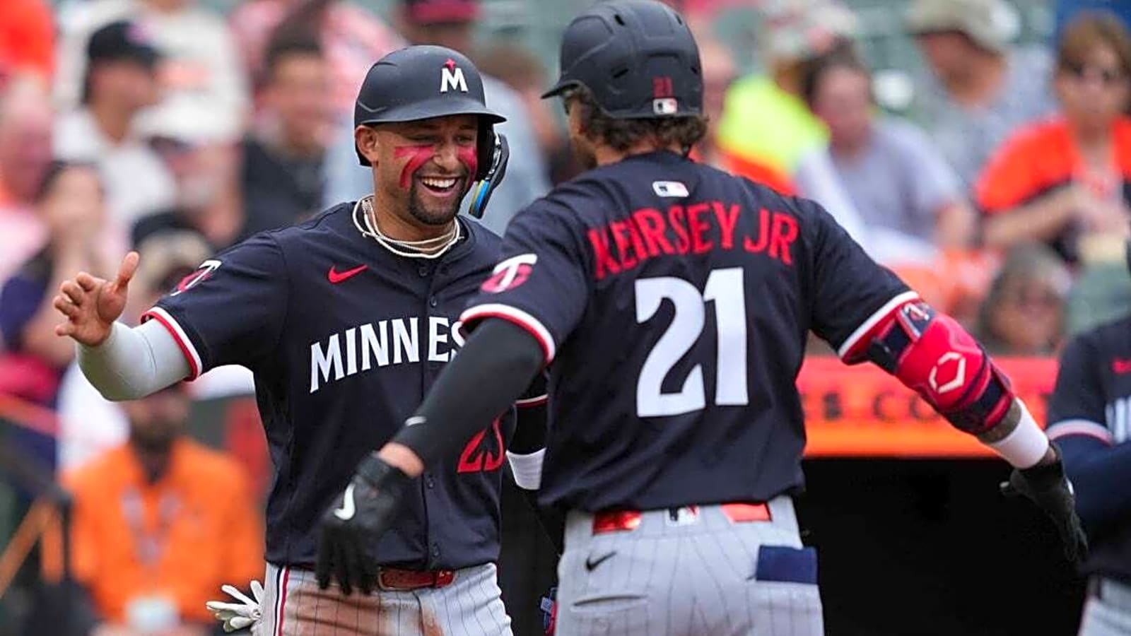 MLB roundup: Two stars hurt in Twins&#39; 11th straight win
