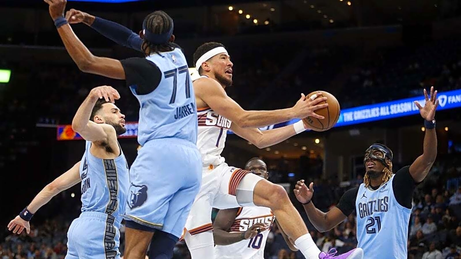 Suns take control in 4th to roll over Grizzlies