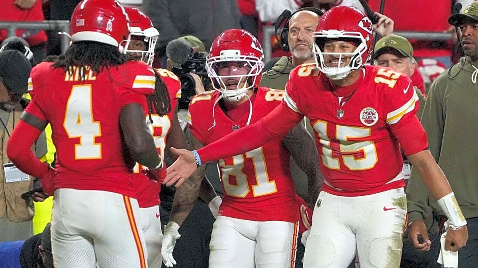 Patrick Mahomes, Travis Kelce lead surging Chiefs over Commanders