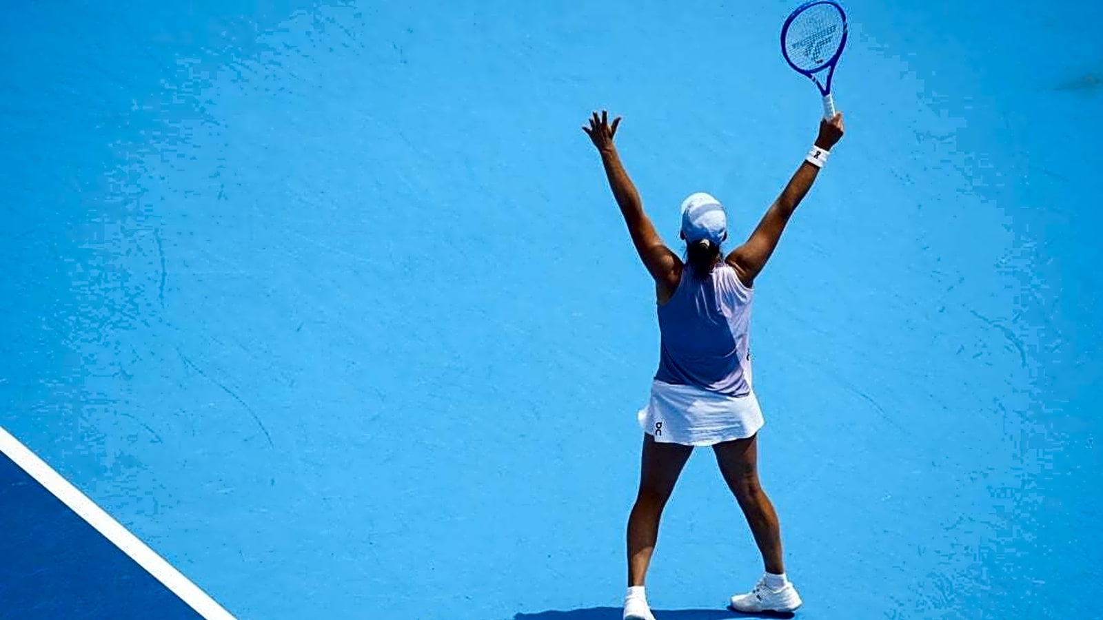 Iga Swiatek rallies past Elena Rybakina to reach Cincinnati final