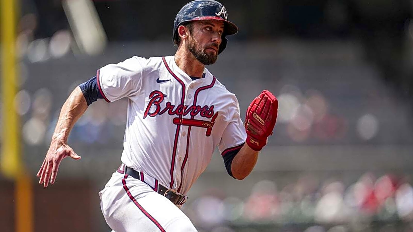 Eli White&#39;s 3-run blast lifts Braves over Cardinals