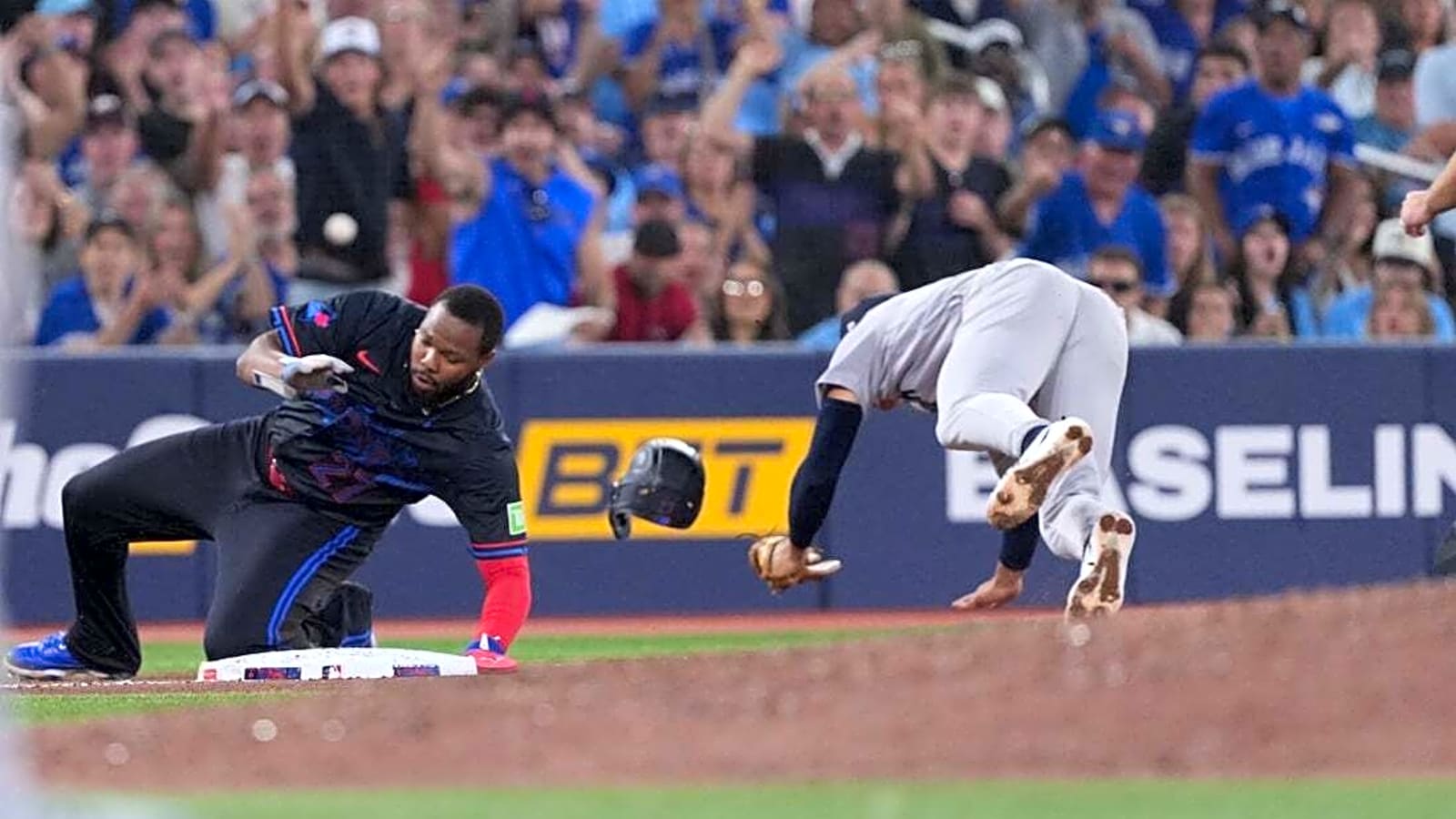 Blue Jays' Vladimir Guerrero Jr. leaves game after collision