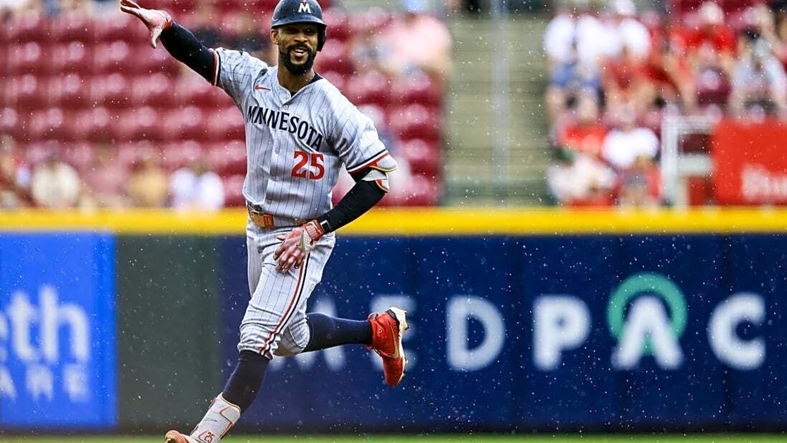 Byron Buxton powers Twins past Reds