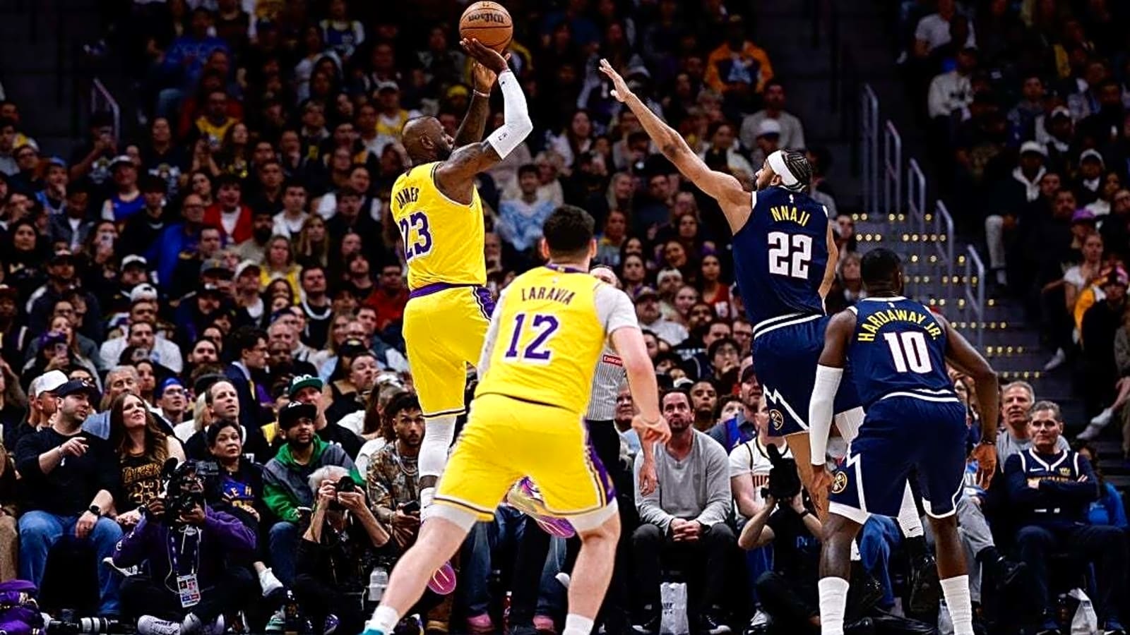 NBA roundup: LeBron James sets record, gets hurt in Lakers' loss to Nuggets