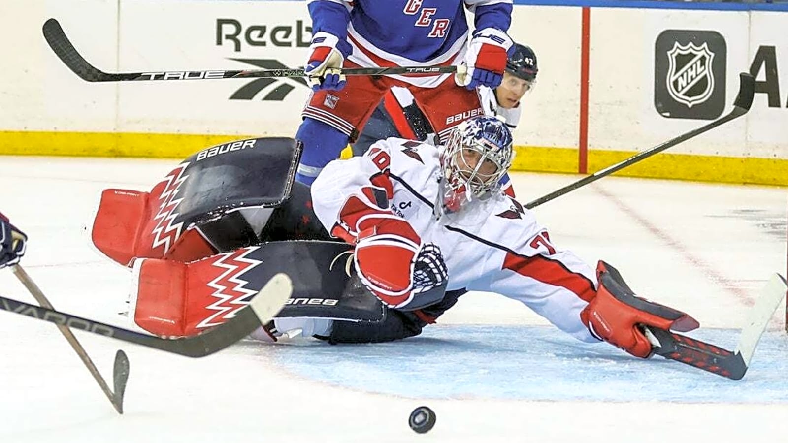 Charlie Lindgren shuts out Rangers to help Capitals pick up win