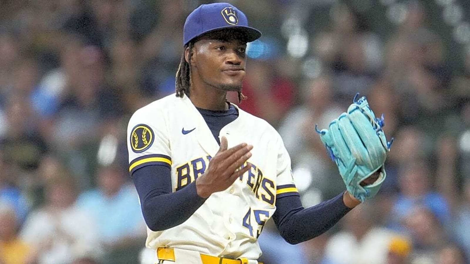 Brewers manager on Abner Uribe's gesture: 'Unacceptable'