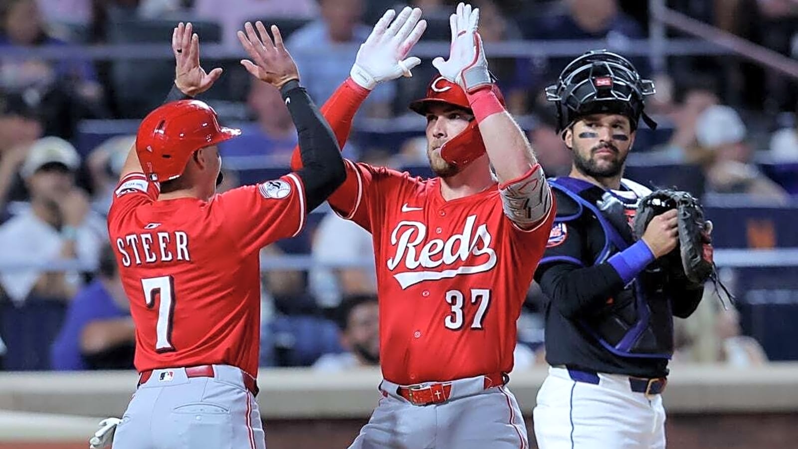 Reds look to stay hot, Mets look to avoid habitual lulls