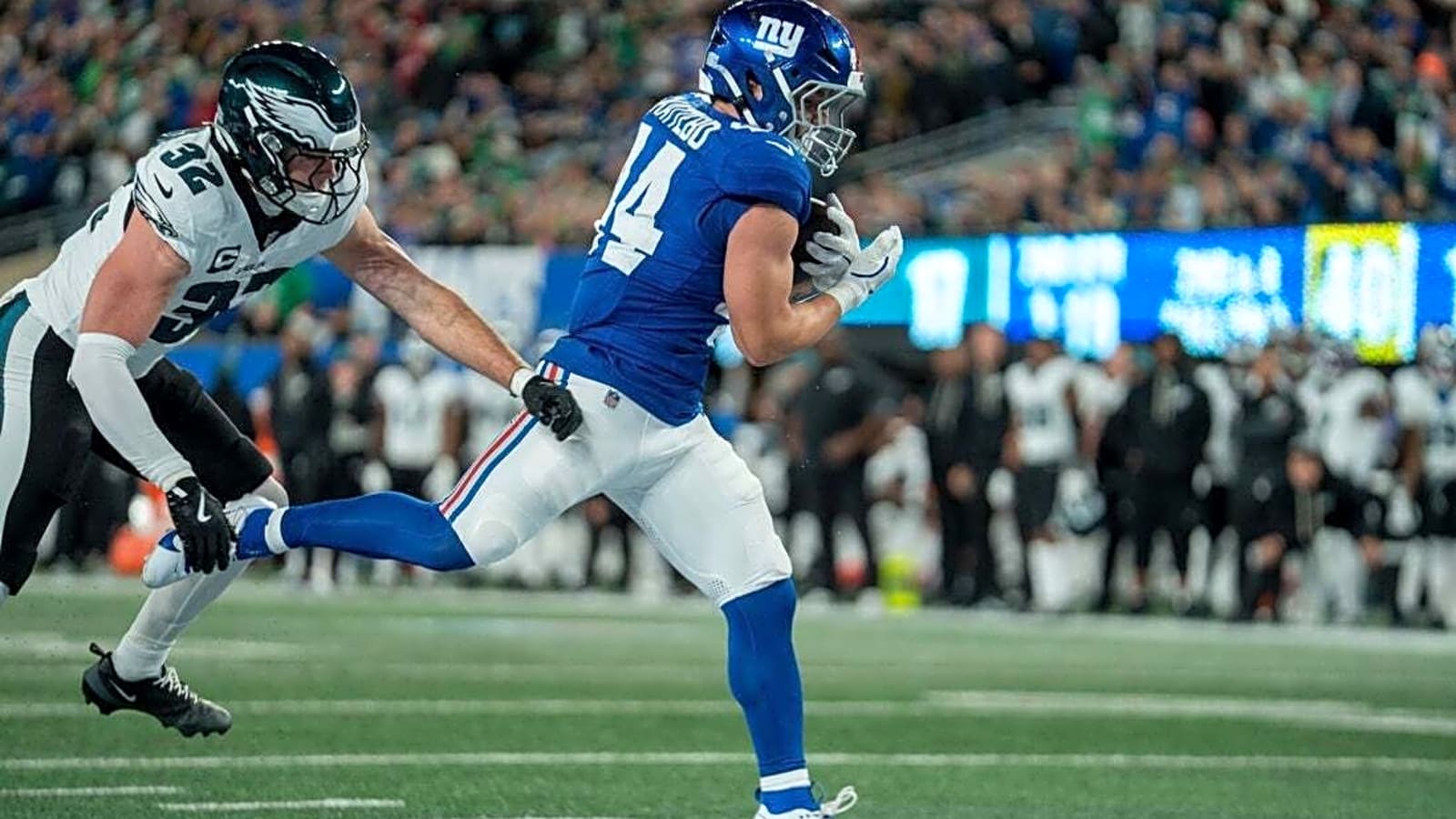 Giants ride rookies Jaxson Dart, Cam Skattebo to rout of Eagles