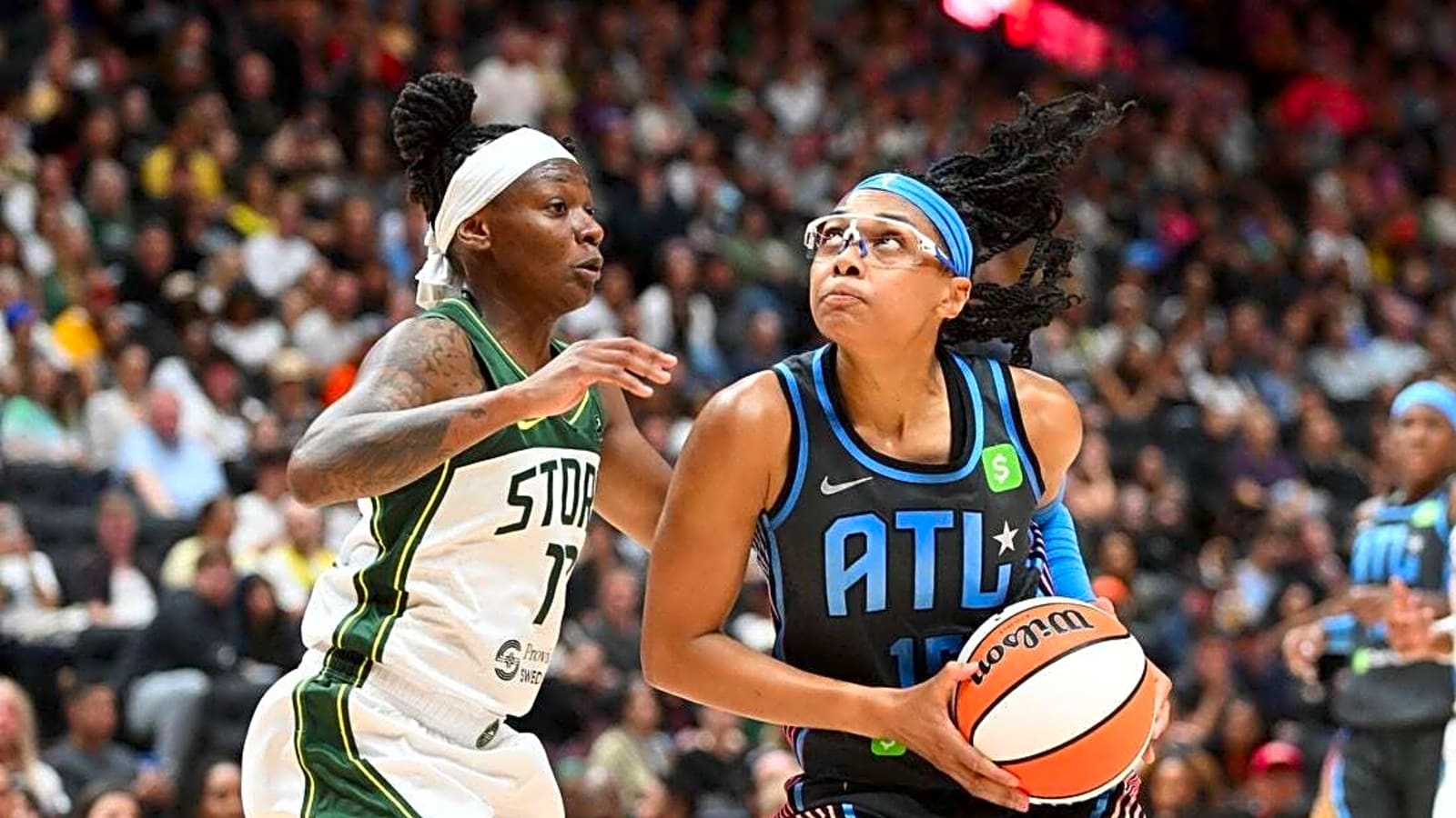 Storm hold off Dream in WNBA&#39;s first international game