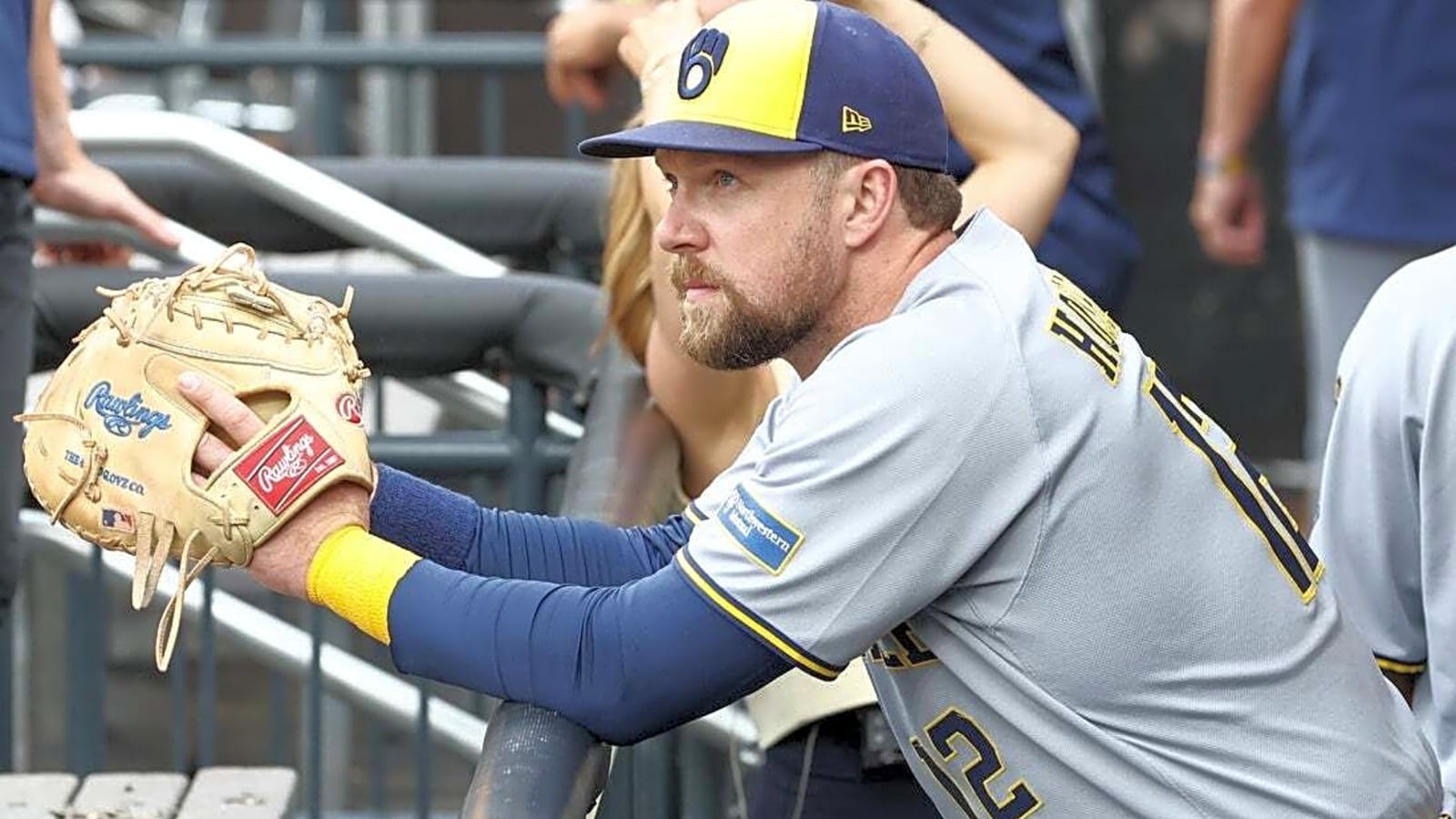 Brewers 1B Rhys Hoskins (thumb) expected to miss &#39;a few days&#39;
