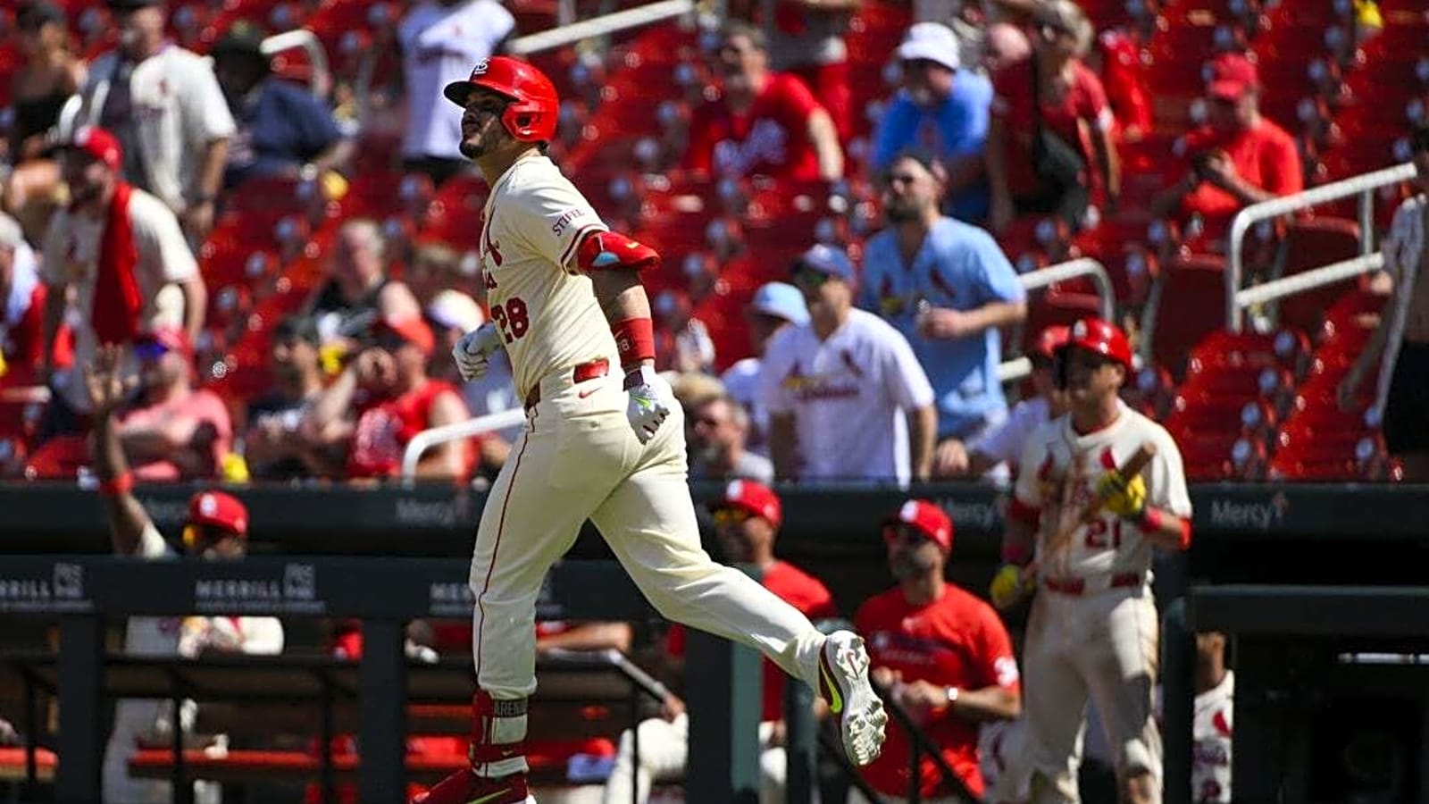 Streaking Cardinals seek series sweep of Reds